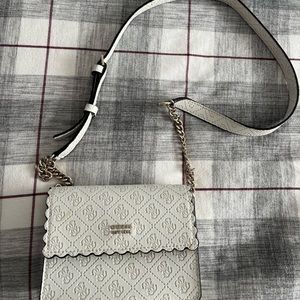 Crossbody guess